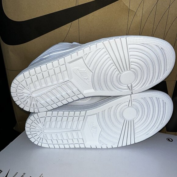 NEW Nike Air Jordan 1 Low - 'Triple White' DV0990-111 Women’s Size 7 - Picture 5 of 6